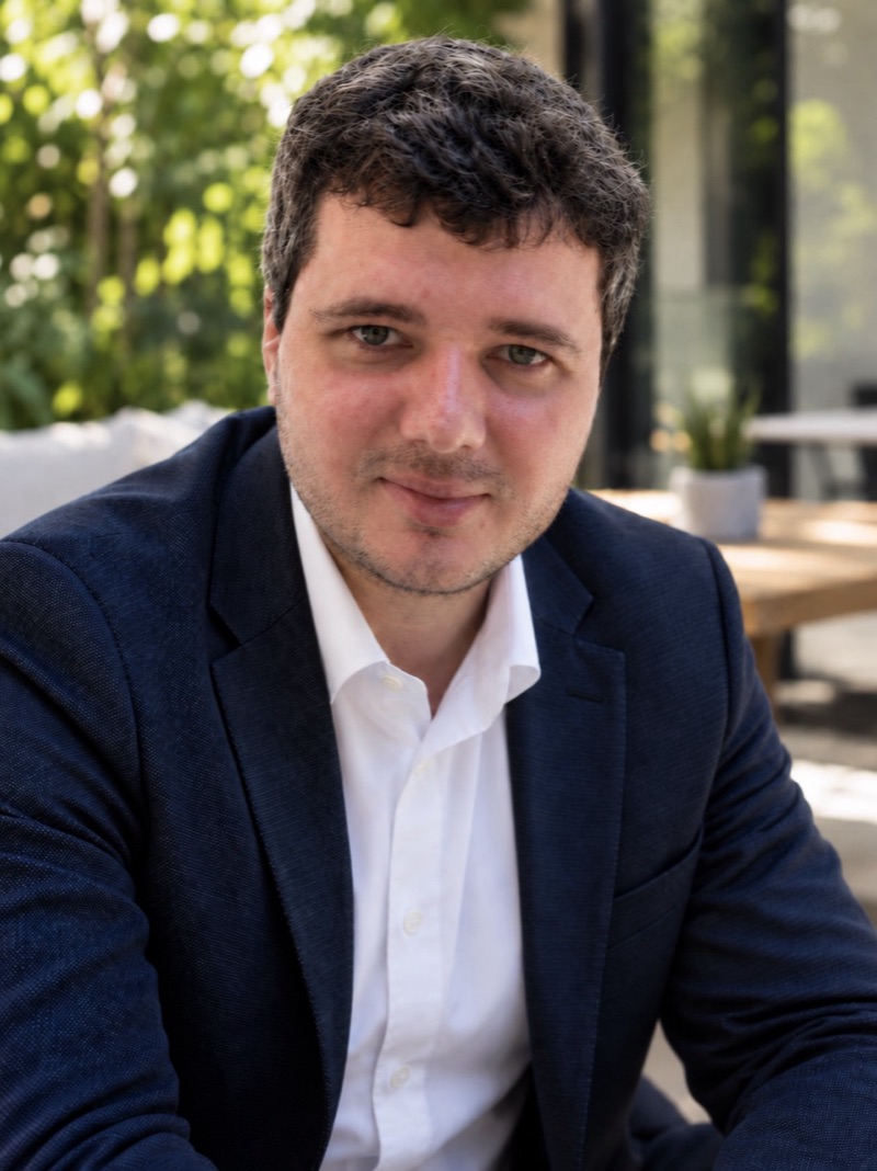 Václav Trávník, realitní makléř